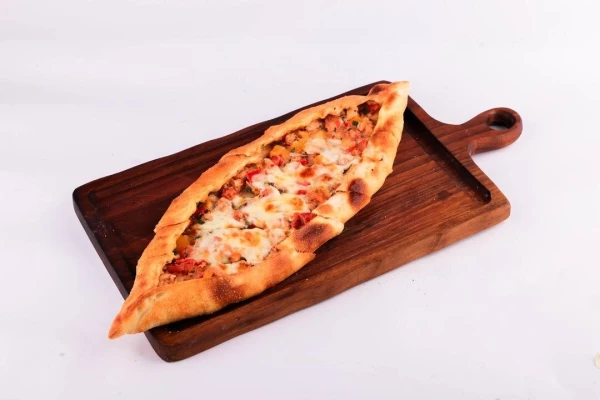 Пиде с рубленой куриной грудкой