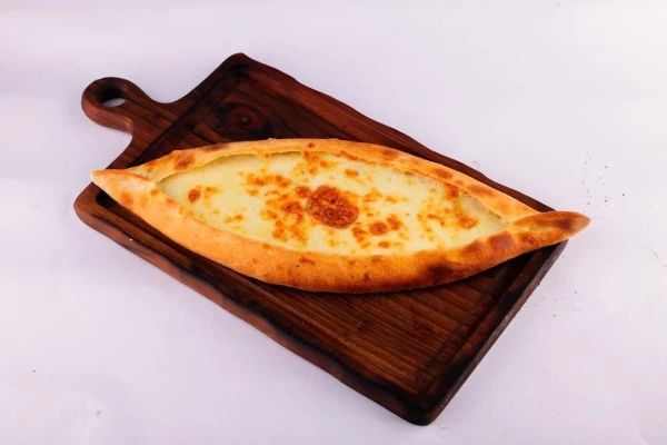 Пиде с сыром моцарелла