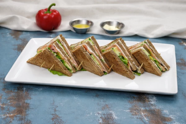 Сэндвич с курицей/напиток на выбор