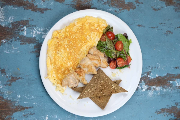 Омлет с курицей/напиток на выбор