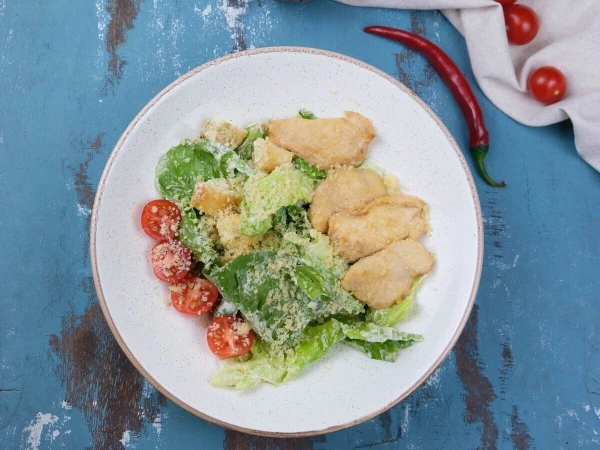 Салат Цезарь с курицей