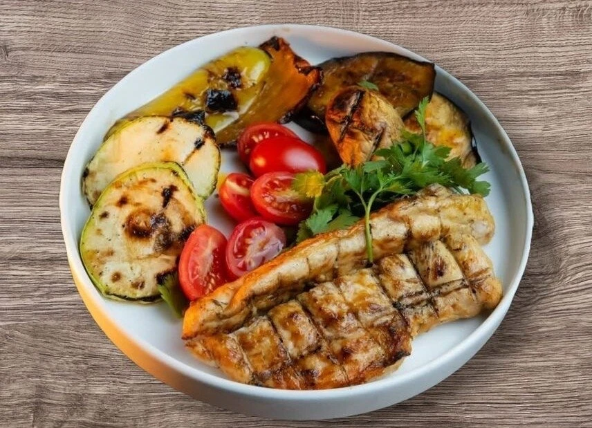 Куриный стейк с овощами