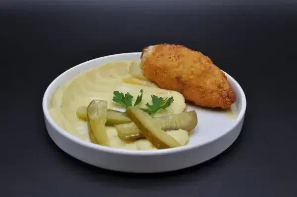 Котлета по-киевски с картофельным пюре