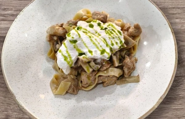 Фетучини с курицей и грибами