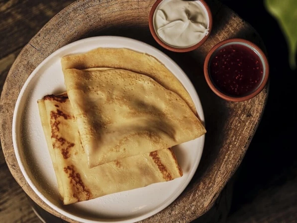 Блины с малиновым вареньем