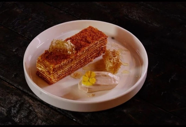 Медовик с сотами