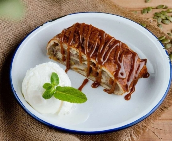 Штрудель с мороженным