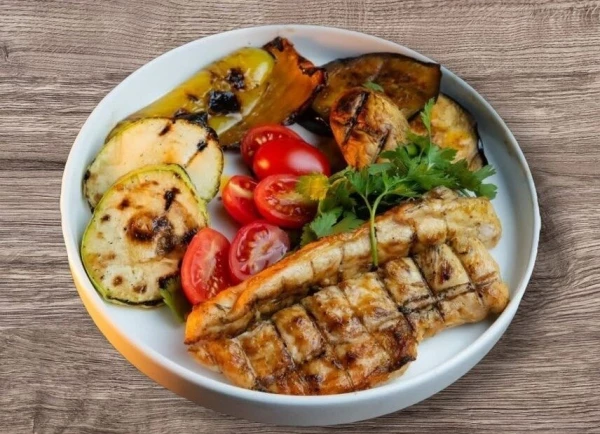 Куриный стейк с овощами