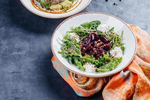 Салат с печеной свеклой