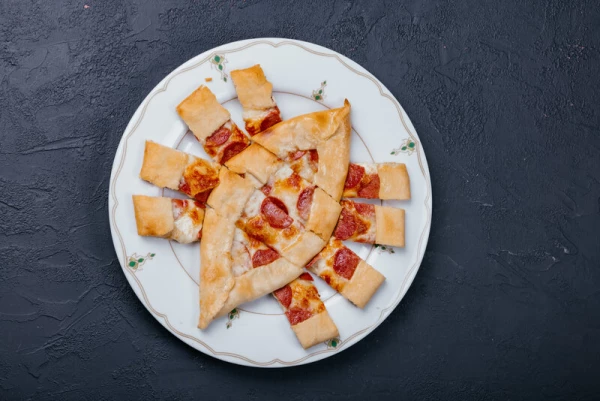 Пиде с сыром и колбасой