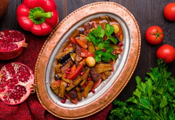 Телятина с баклажаном под томатным соусом