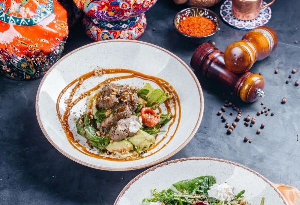 Теплый салат с куриной печенью