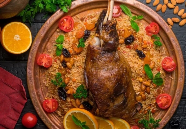 Баранья лопатка с арабским пловом