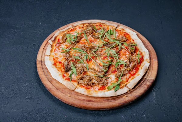 Манакиш с рванным мясом