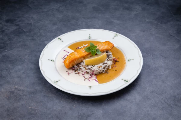 Семга под апельсиновым соусом с рисом