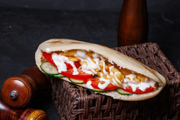 Гиро с говяжьими котлетами