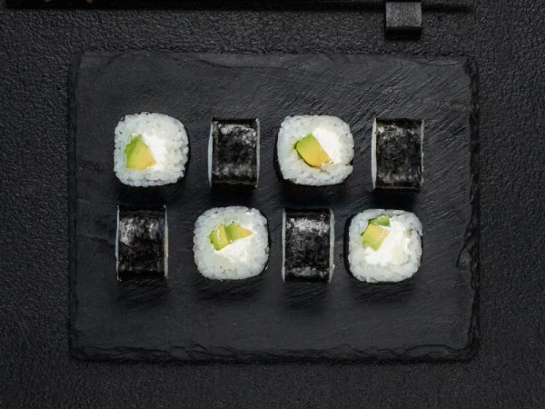 Ролл с авокадо и сыром