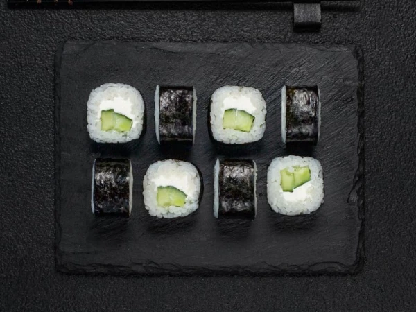 Ролл с огурцом и сыром