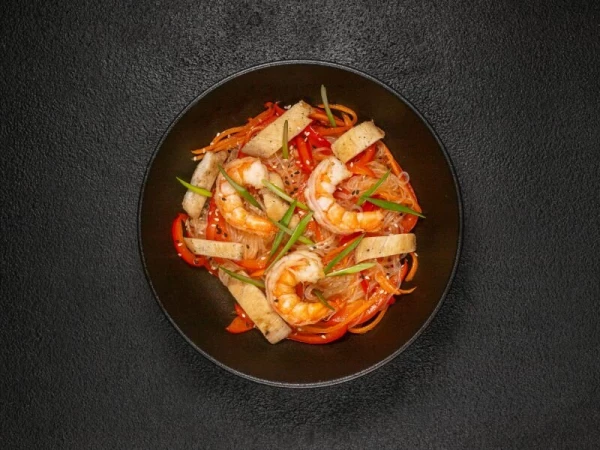 Лапша по сингапурски с креветкой и курицей 