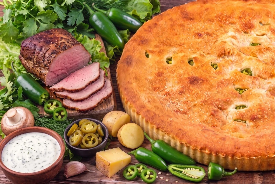 Пирог с говядиной и халапеньо