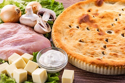 Пирог с курицей, сыром и грибами