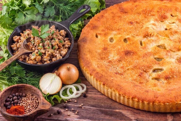 Пирог с мясом и зеленью