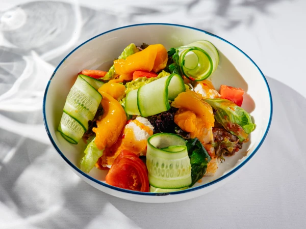 Салат Тайский с манго и цыпленком