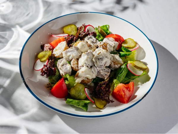 Салат с бужениной и теплым картофелем