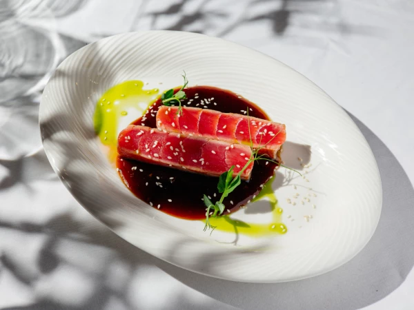 Стейк из тунца в азиатском соусе