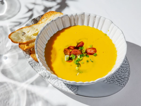 Сырный суп с охотничьими колбасками