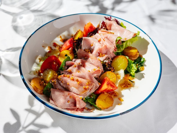 Салат с ростбифом