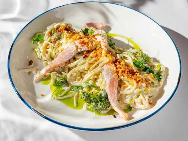 Паста с лососем и брокколи