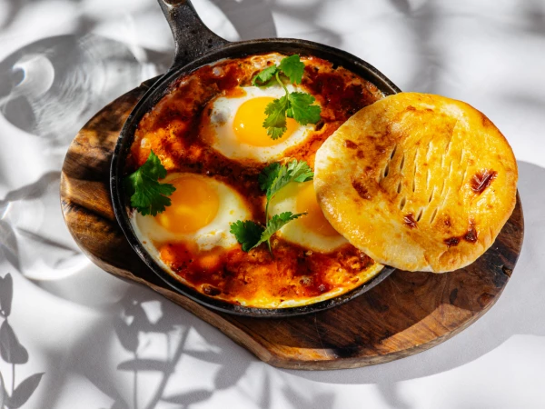 Шакшука с томатно-овощным соусом