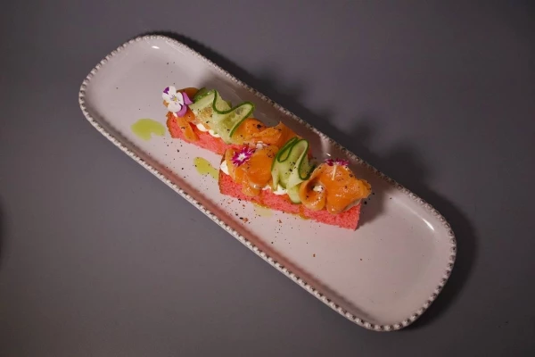 Тапасы с лососем шеф-посола и трюфельным сыром