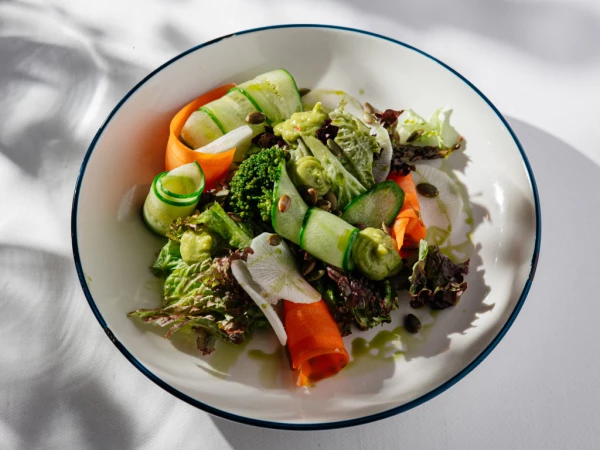 Салат зеленый с гуакамоле