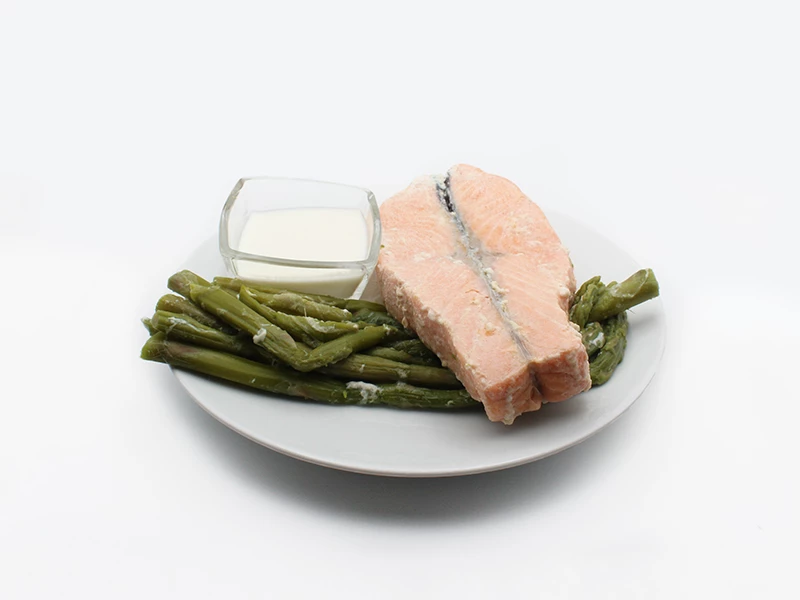 Семга припущенная со спаржей