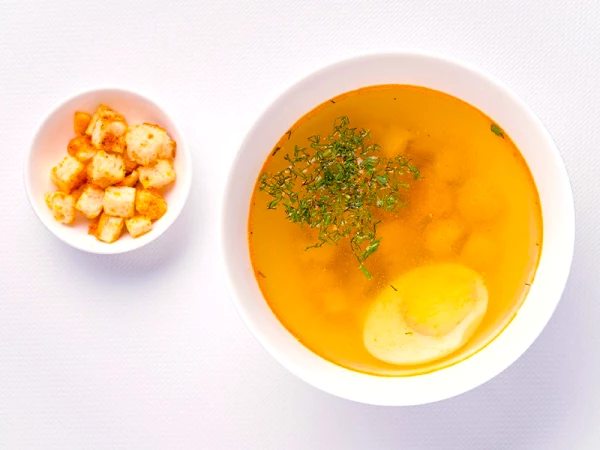 Куриный бульон с яйцом