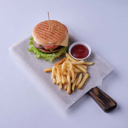 Бургер с мясной котлетой