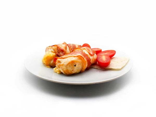 Шашлычок из курицы в беконе