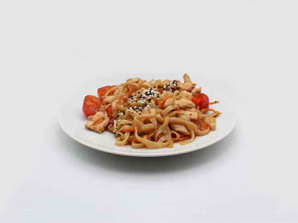 Лапша, жареная с курицей