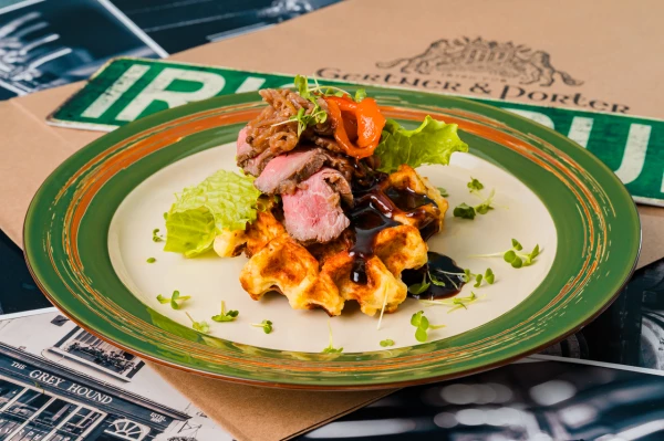 Бельгийская вафля с ростбифом