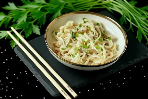 Удон с курицей и грибами