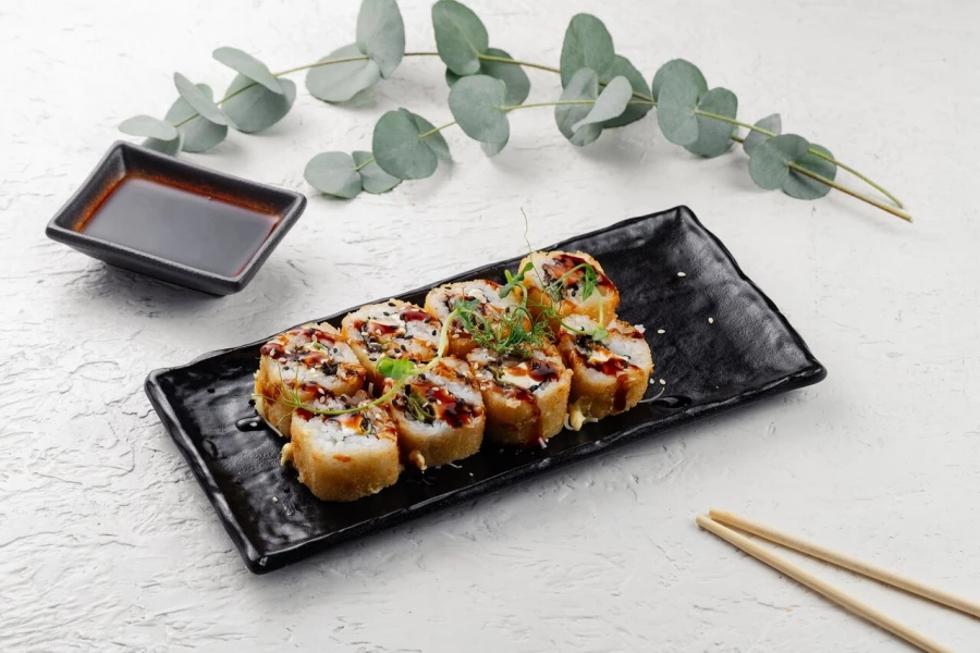 Ролл жареный с лососем 