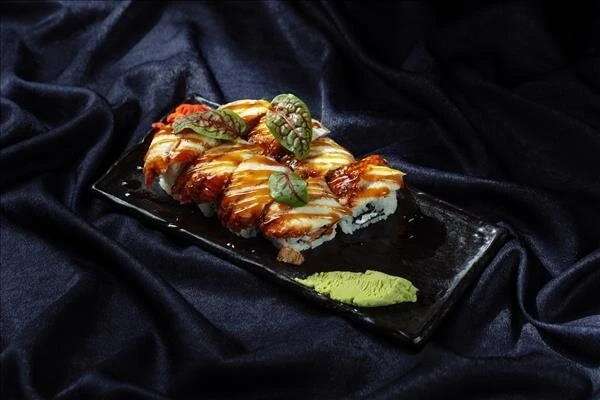 Ролл с лососем