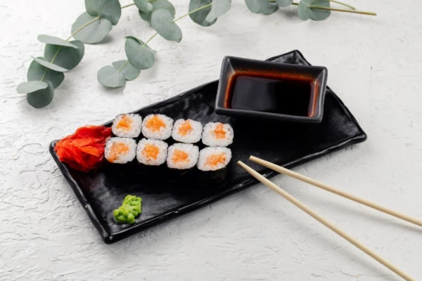 Ролл с лососем