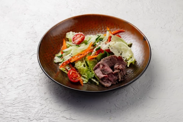 Салат с ростбифом 