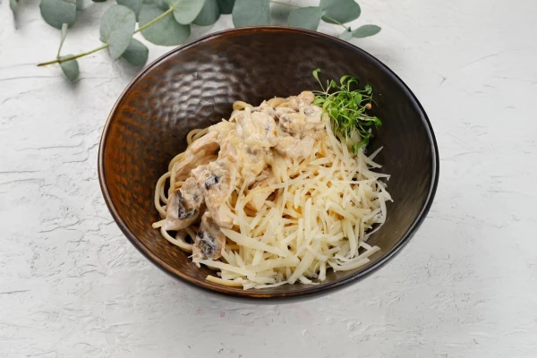 Спагетти с курицей и грибами 