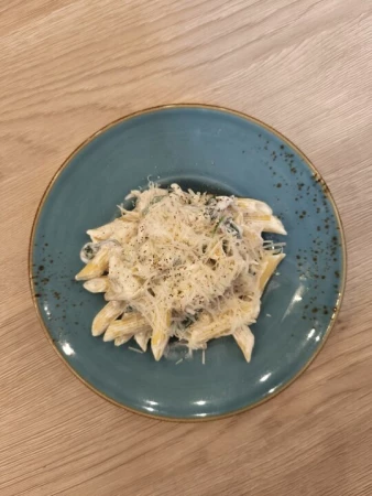 Пенне с индейкой и шпинатом