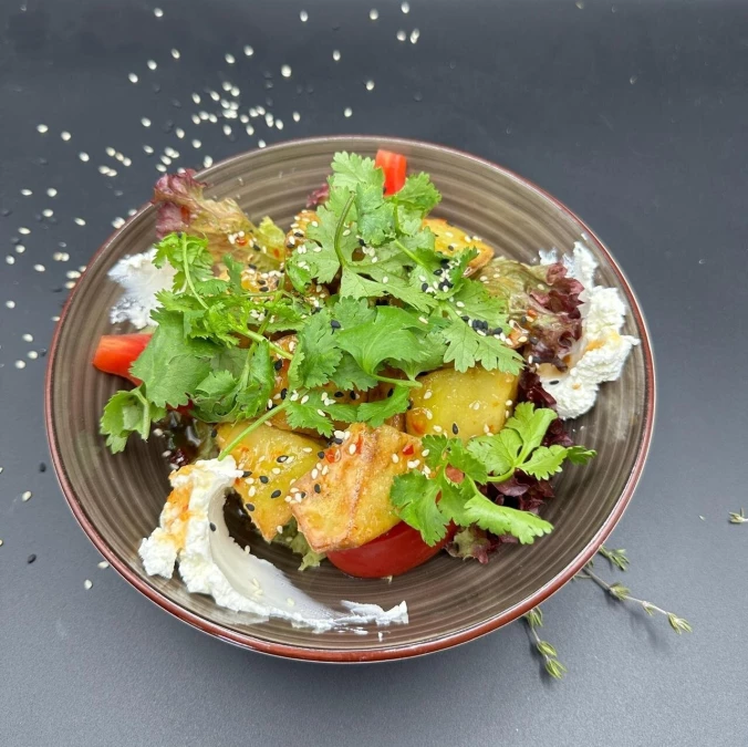 Салат из хрустящих баклажанов