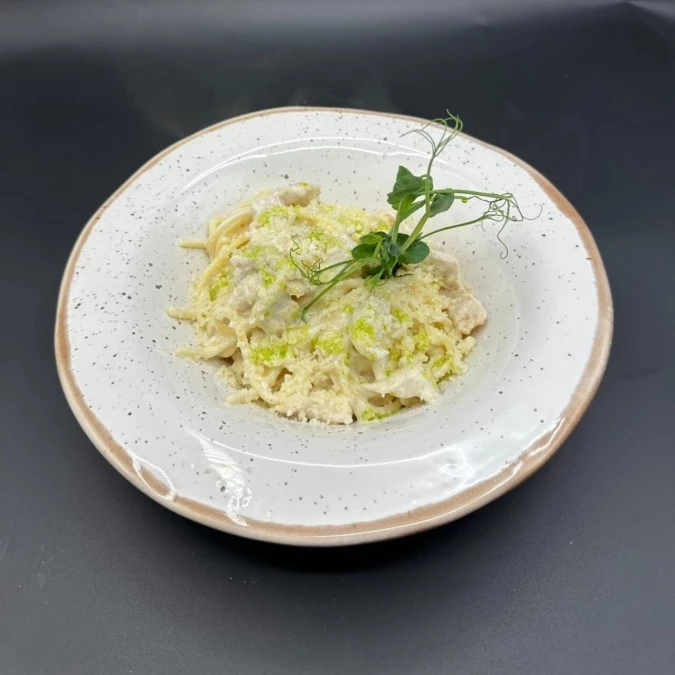 Спагетти с курочкой в сливочном сусе